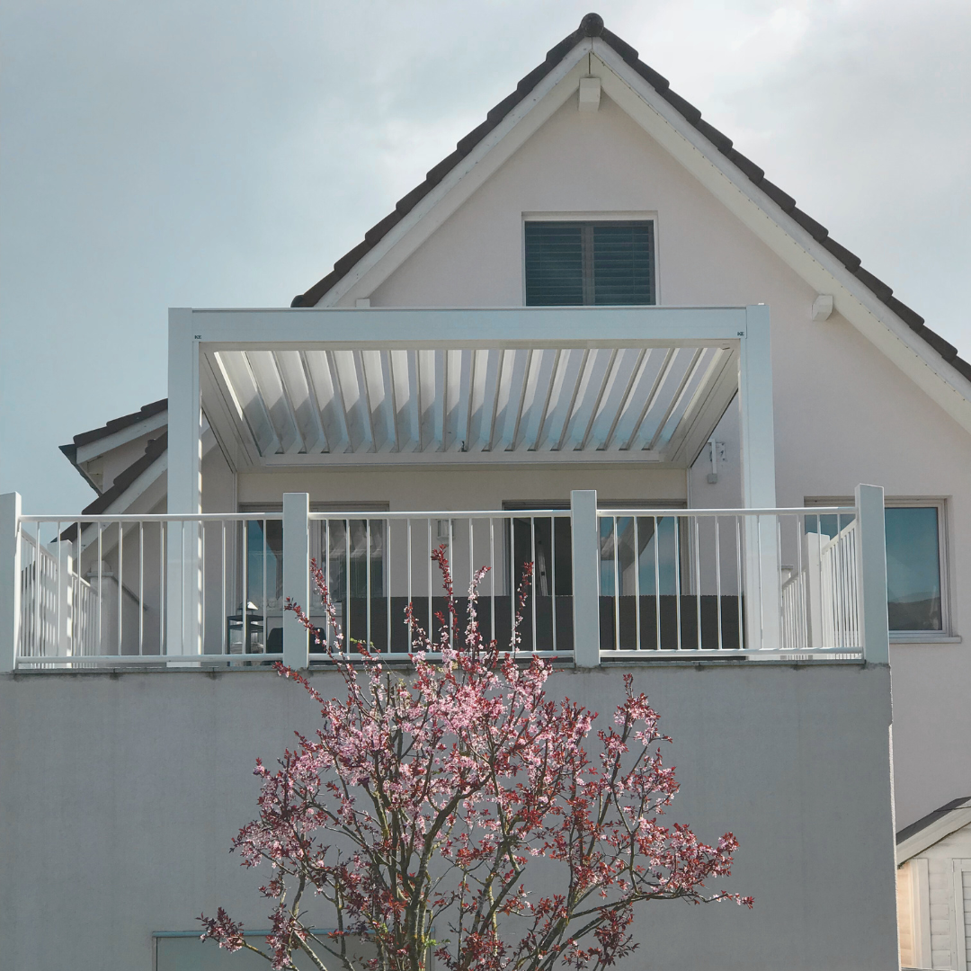 Eclissi – The bioclimatic pergola with adjustable blades to enjoy the outdoors, in every season