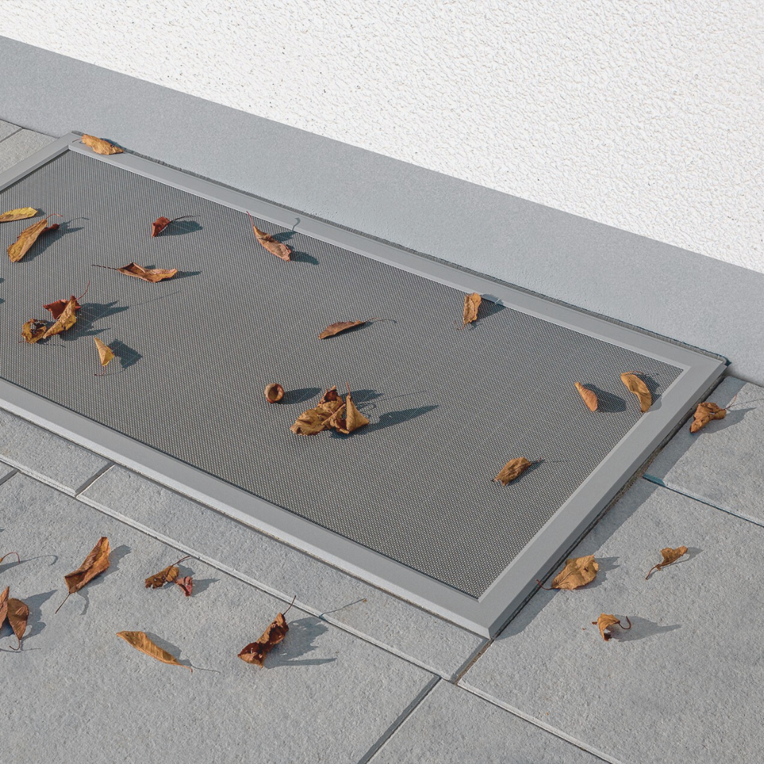 Leaf guard for light wells