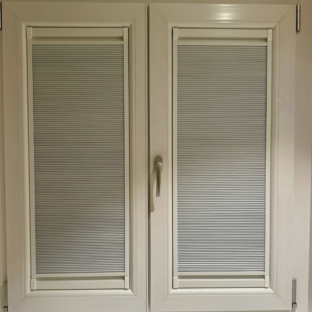 Black-out pleated curtain