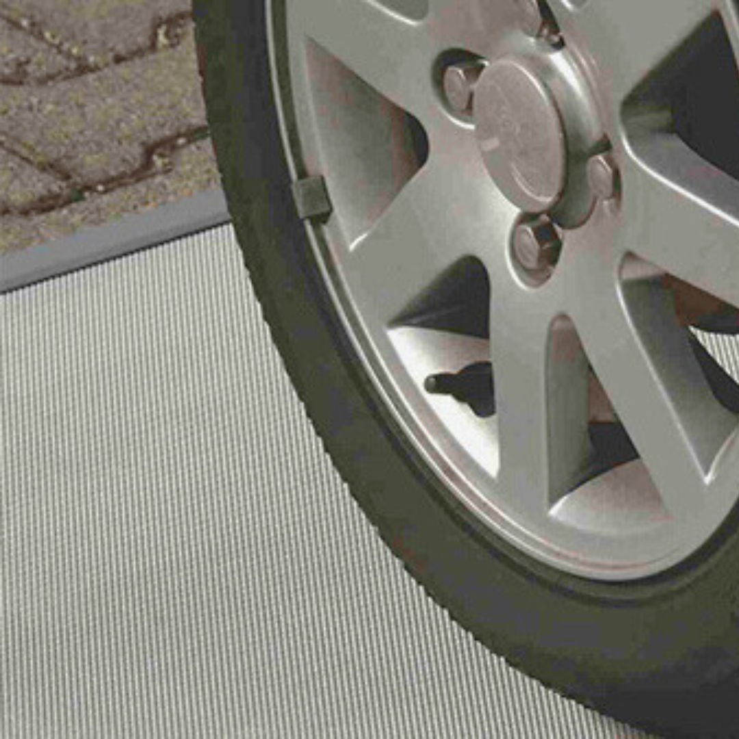 Leaf guard for light wells