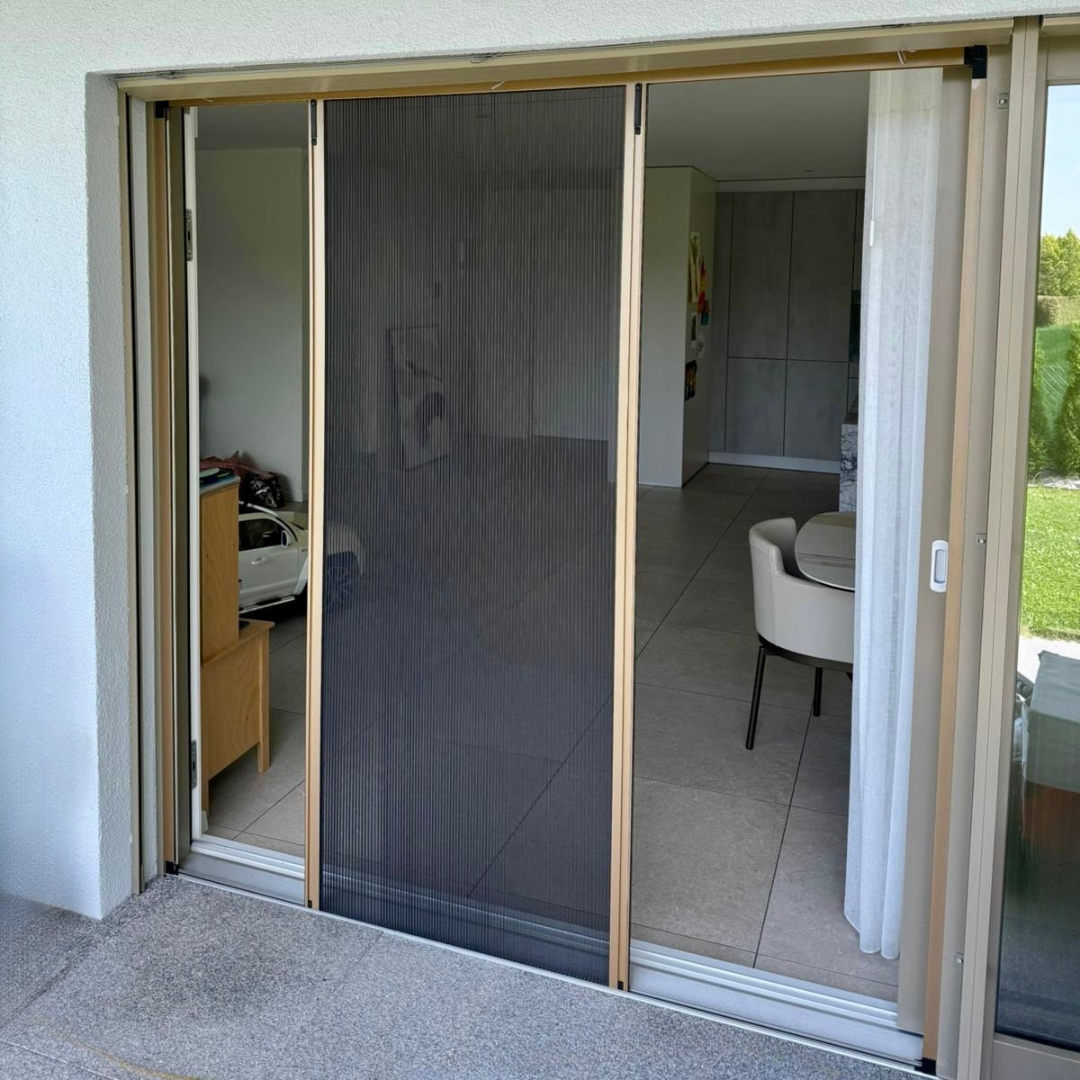 Slim Minimal Pleated Mosquito Net