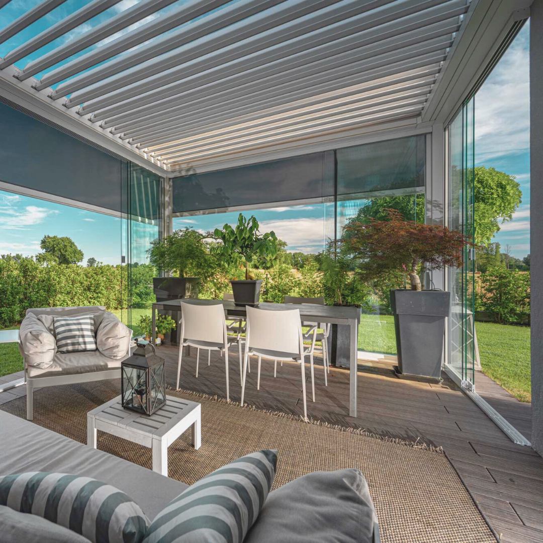 Eclissi – The bioclimatic pergola with adjustable blades to enjoy the outdoors, in every season