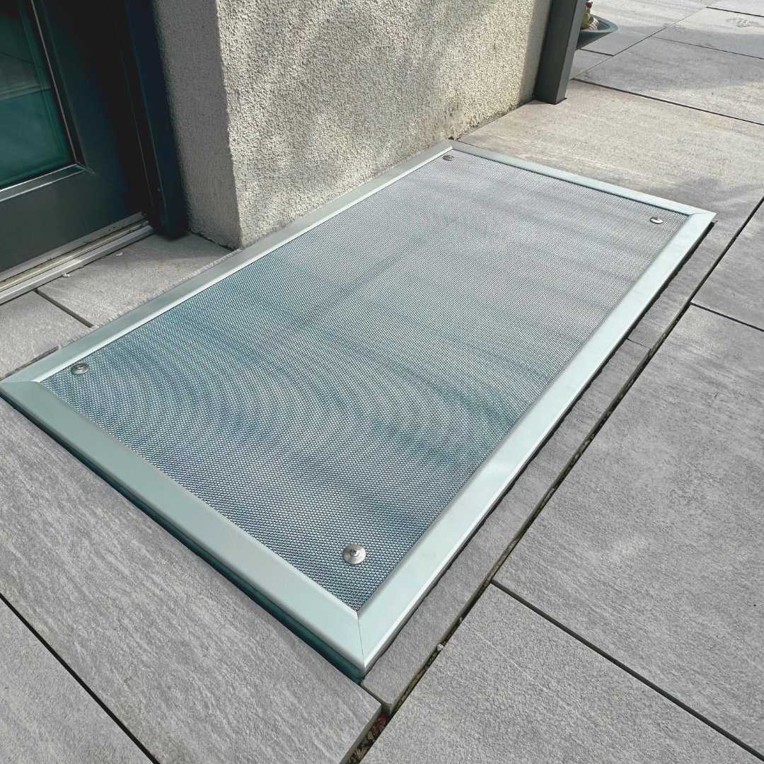 Leaf guard for light wells