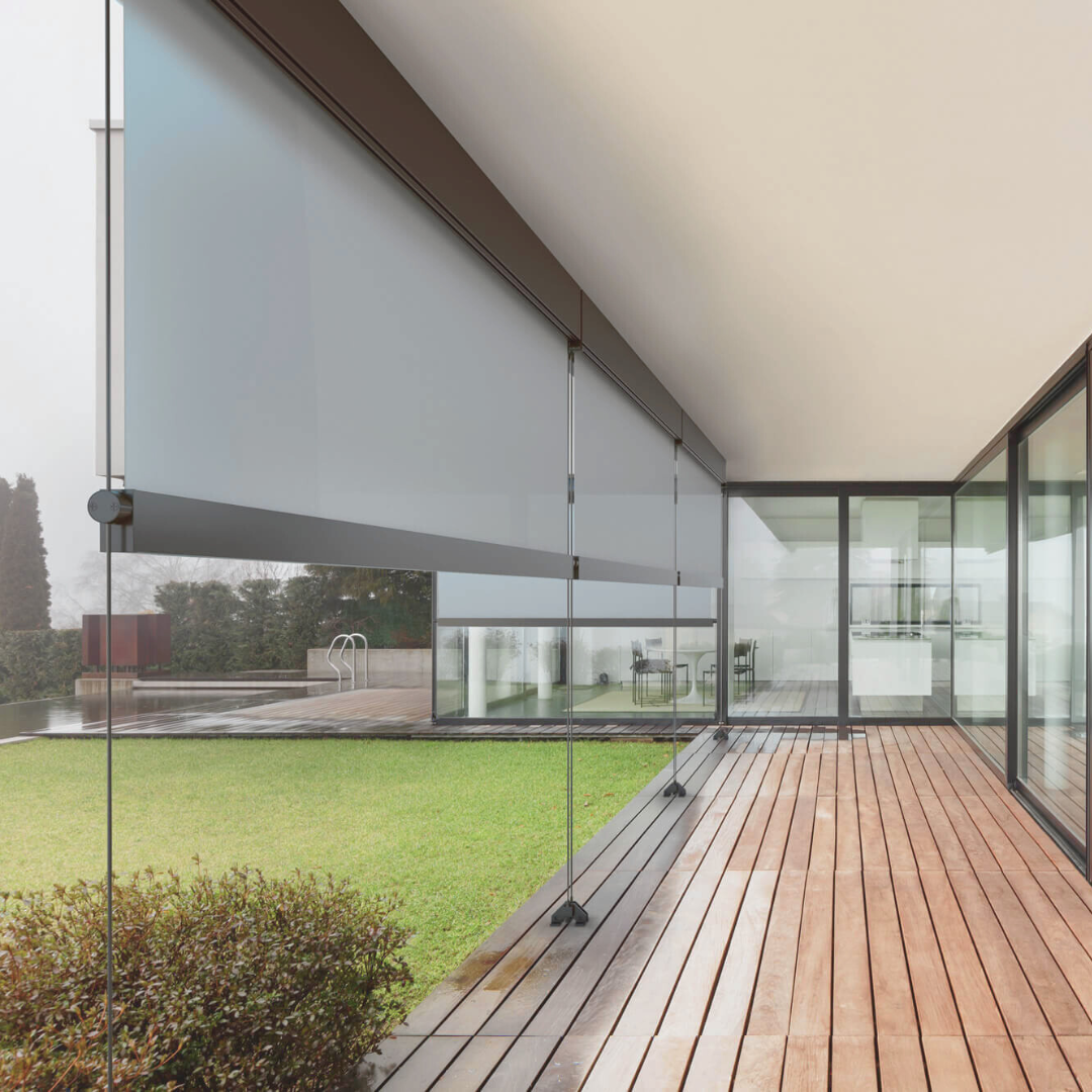 Vertical awning with steel cables