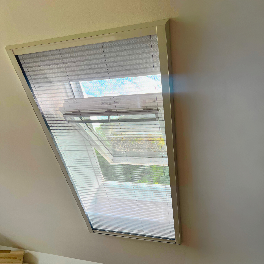 Velux Slim Minimal Pleated Mosquito Net