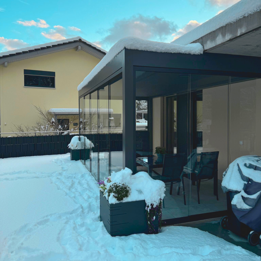 Eclectic waterproof and photovoltaic pergola