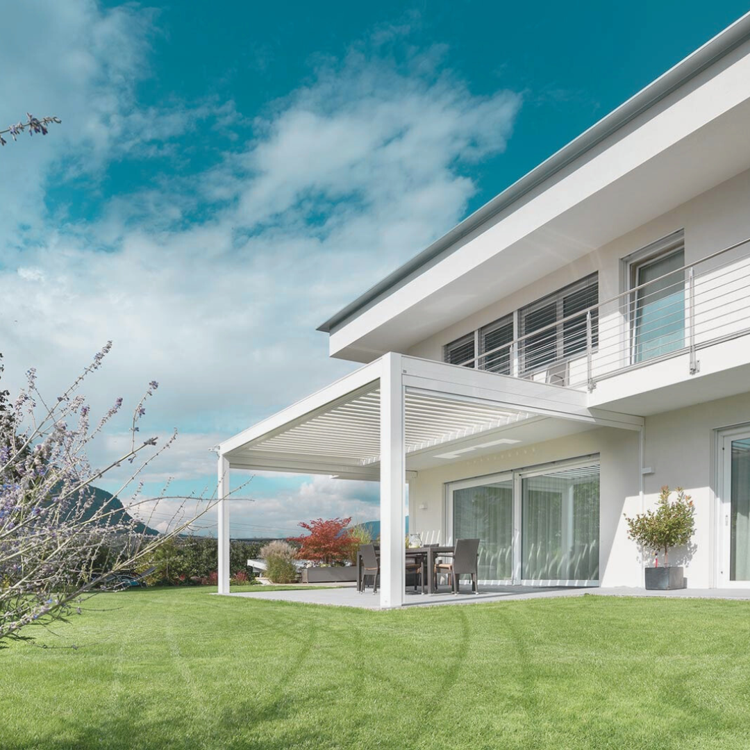 Eclissi – The bioclimatic pergola with adjustable blades to enjoy the outdoors, in every season