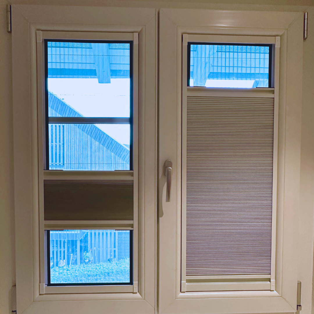 Black-out pleated curtain