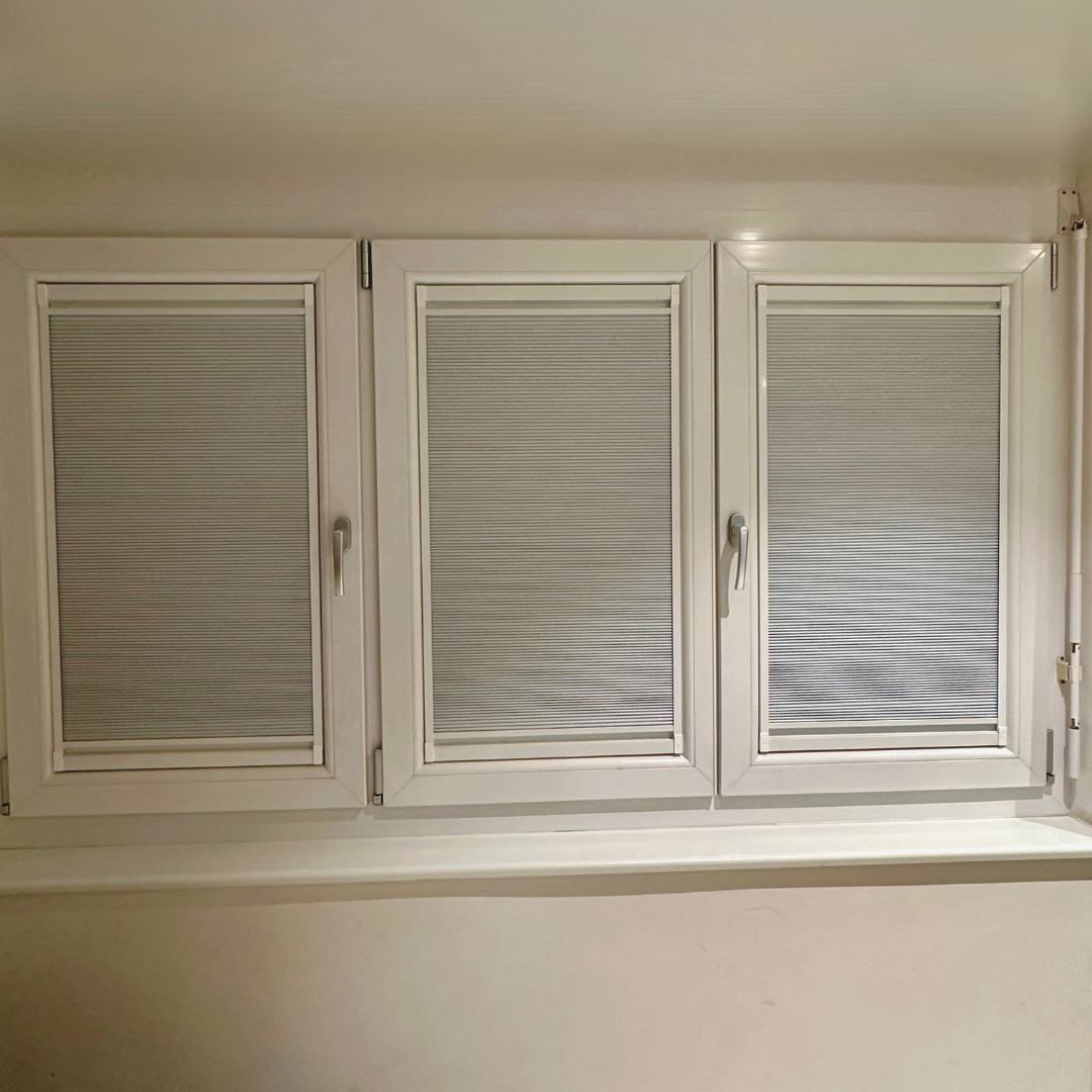 Black-out pleated curtain