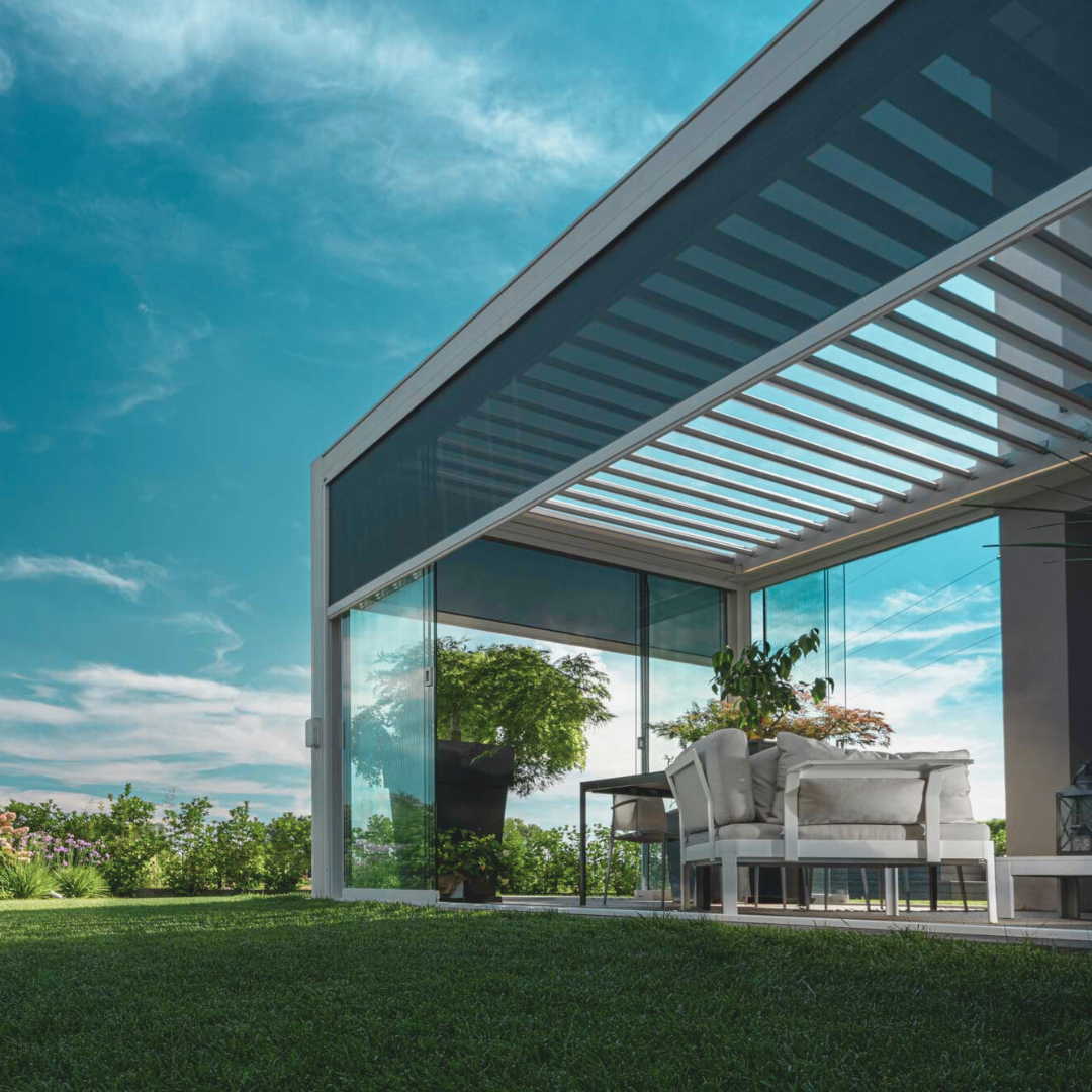 Eclissi – The bioclimatic pergola with adjustable blades to enjoy the outdoors, in every season