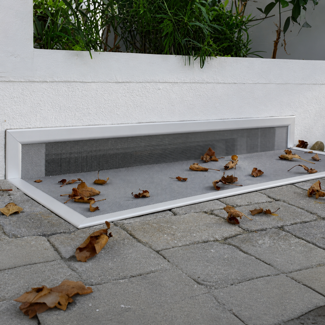 Leaf guard for light wells