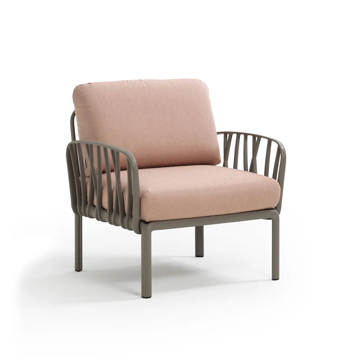Komodo Armchair – Tailor-made for the comfort of Swiss homes