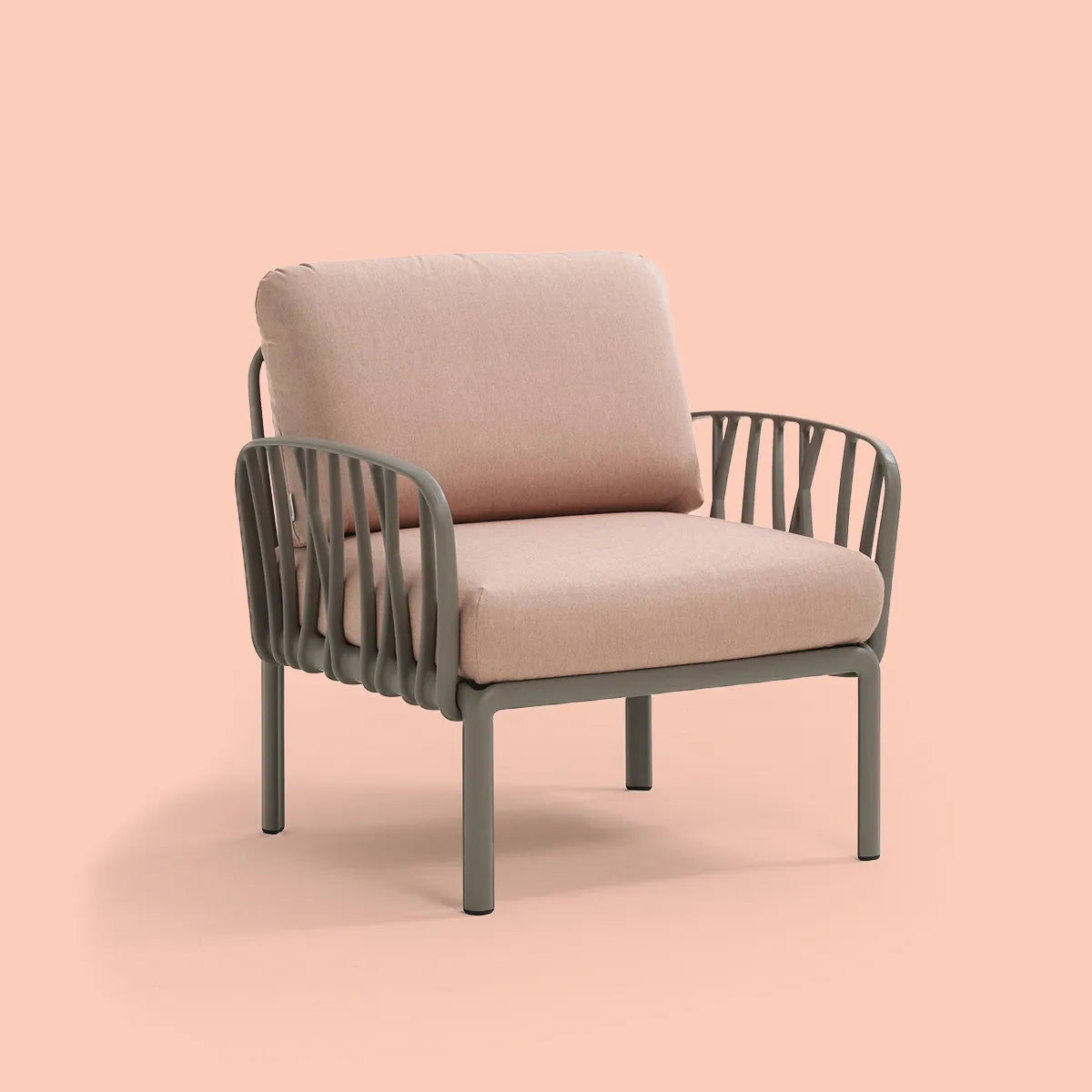 Komodo Armchair – Tailor-made for the comfort of Swiss homes